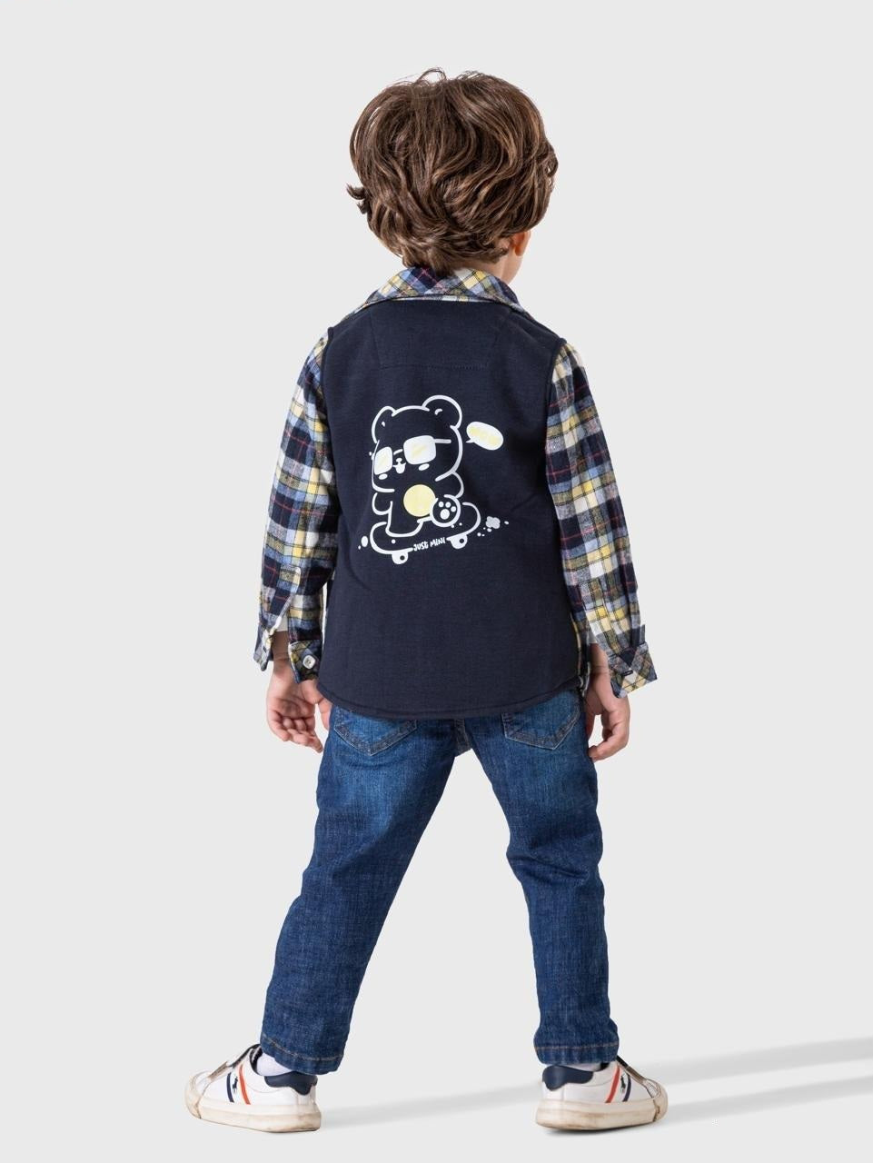 طقم أولادي: قميص فلانيل كاروهات وتيشيرت بطبعة جذابة