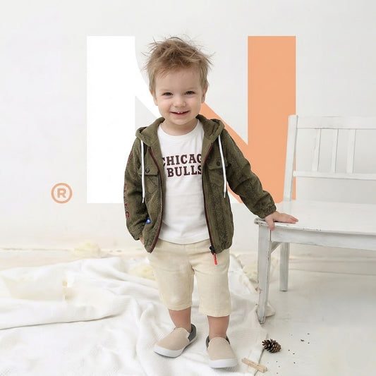 طقم شتوي للأولاد - جاكيت بغطاء رأس (هودي) وتصميم أنيق.