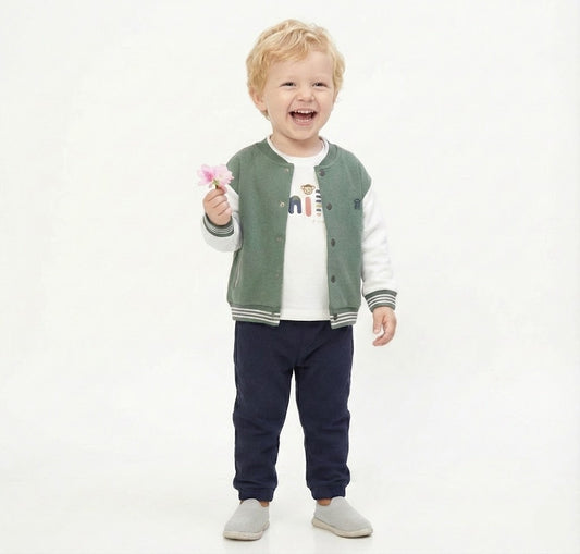 طقم أطفال ثلاثي القطع: سويت شيرت و شيرت وبنطال مريح باللون الأخضر