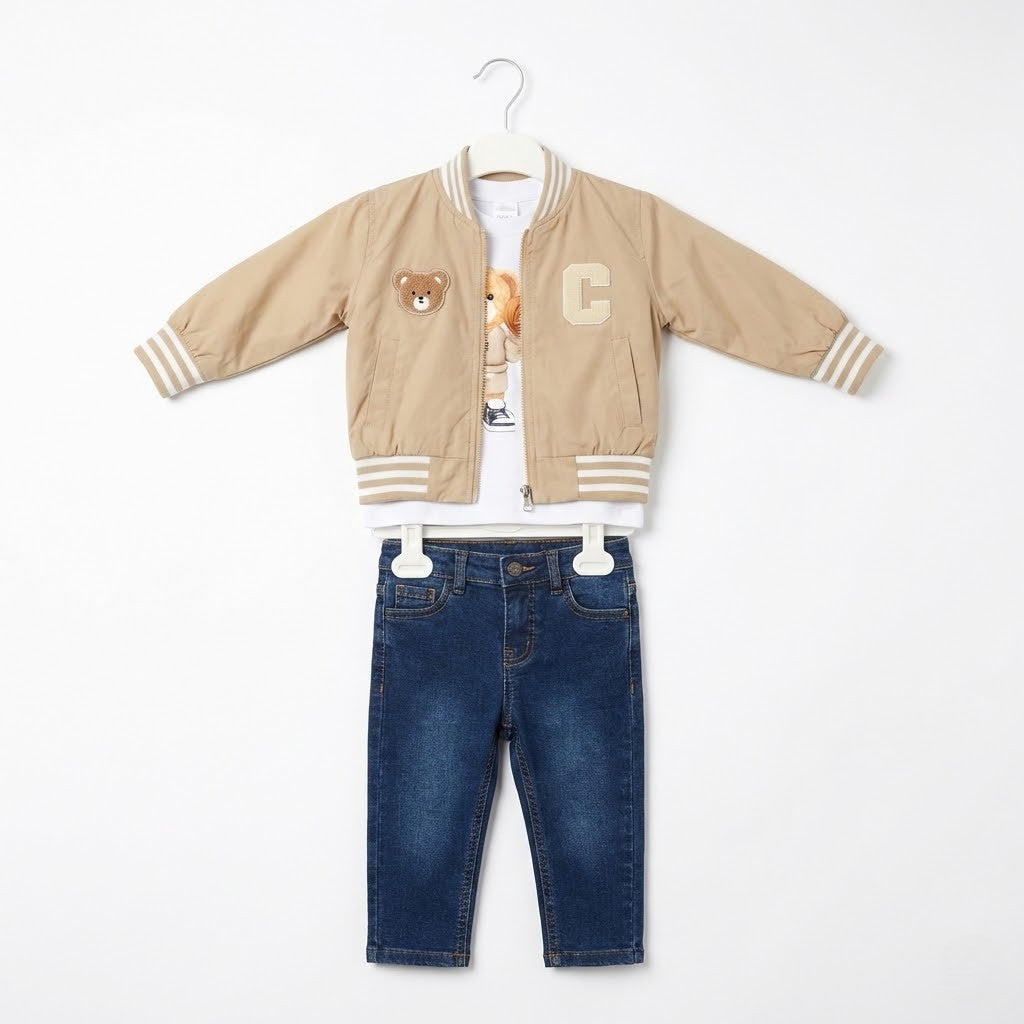 طقم أولادي كاجوال (3 قطع): جاكيت بومبر بيج أنيق، تيشيرت بتصميم الدب الرياضي، وبنطال جينز