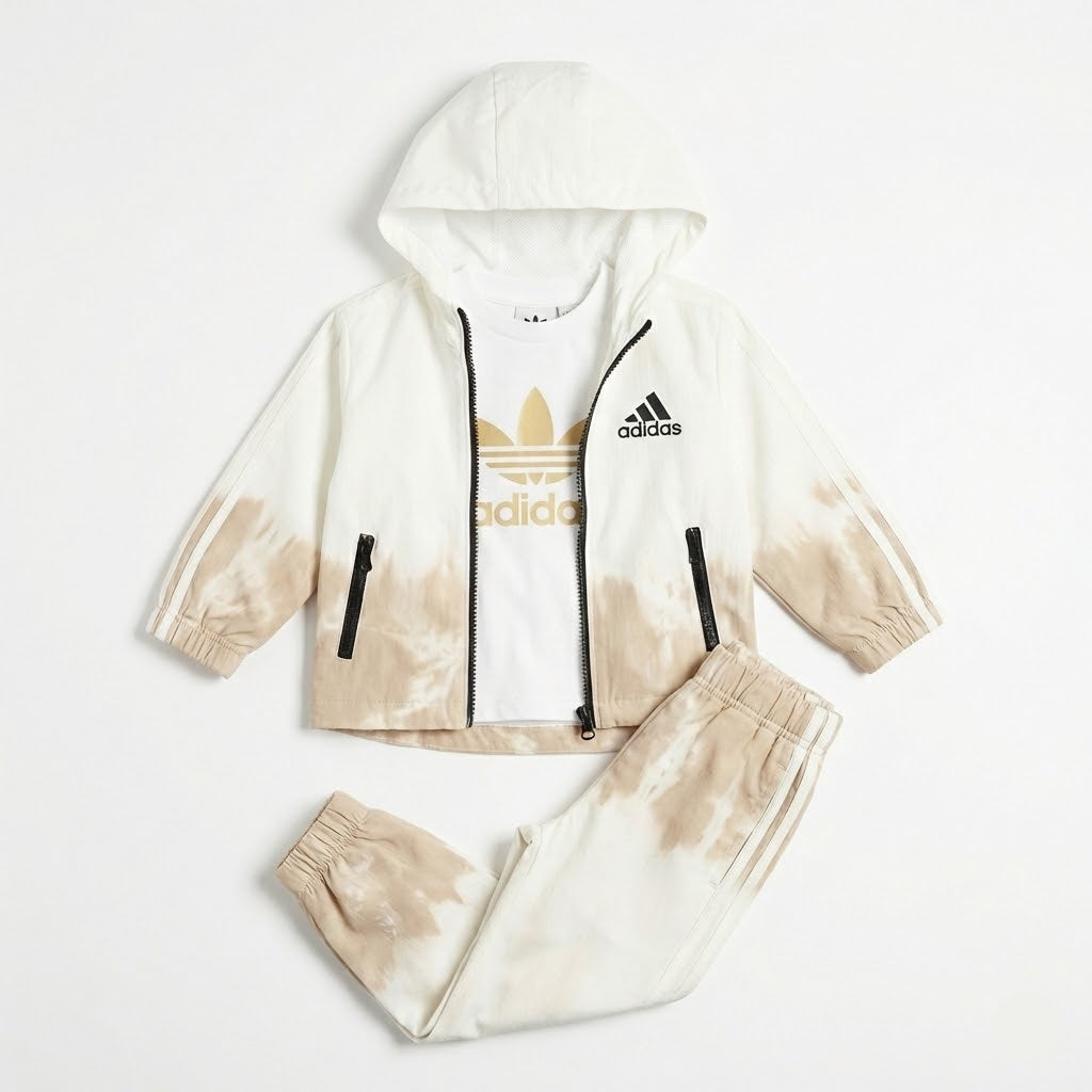 طقم رياضي "أديداس" للأطفال بلمسة عصرية - لون بيج وأبيض