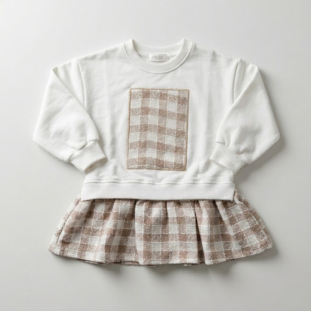 طقم سويت شيرت أبيض جيبه كاروه تطريز ذهبي