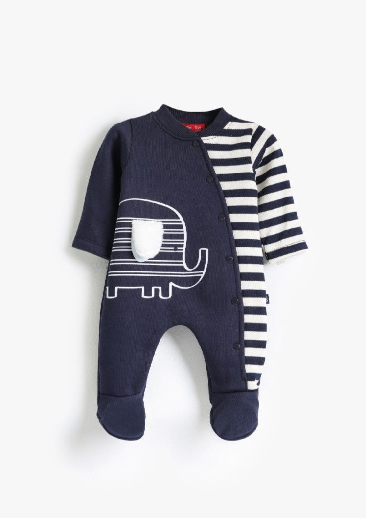 بيجامة أطفال (سليبر) مُريحة مُزينة برسومات الفيل والكحلي المقلمة مع أقدام متباينة الألوان.