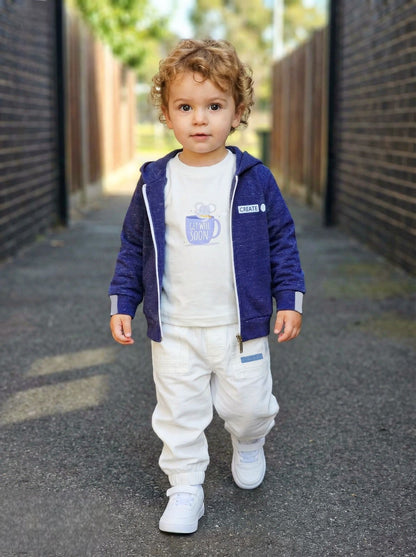 طقم خروج أولادي كاجوال 3 قطع - هودي أزرق وتيشيرت مطبوع مع بنطلون مريح