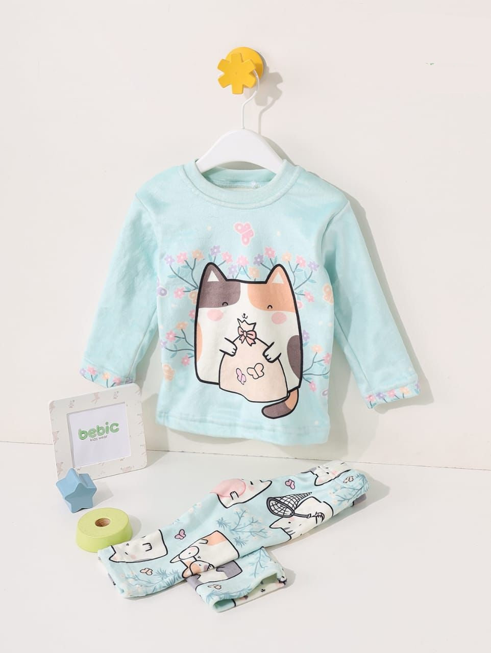 طقم منزلي بقطعتين بطبعة قطة بلون أكوا وراحة فائقة