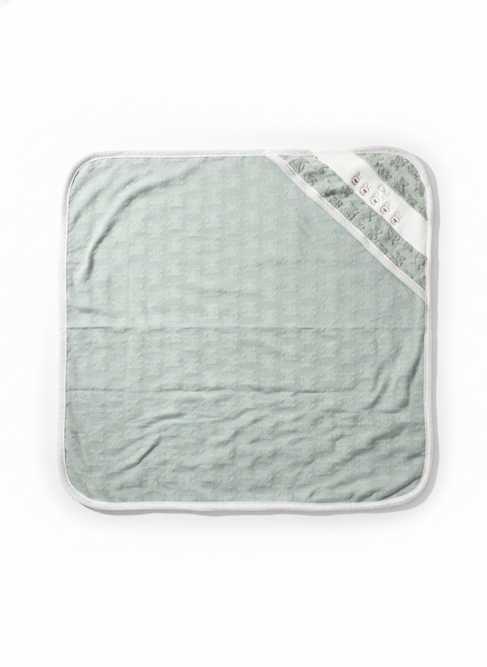 امنحي طفلك لمسة من الدفء والنعومة بعد كل استحمام مع منشفة الأطفال ذات القبعة بطبعة الأرنب الناعمة والخضراء. مصنوعة بعناية فائقة لراحة صغيرك.