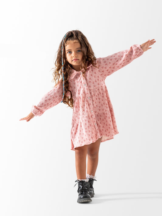 فستان أطفال وردي مكشكش بنقشة زهور رقيقة