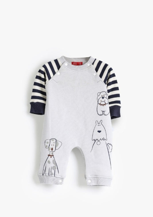 أفرول/جمبسوت ريجلان بطبعة كلب مرحة (مخطط بالرمادي والكحلي) - قطعة عصرية ومريحة لا تقاوم!