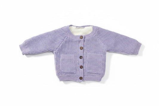 كارديغان الأطفال المريح المصنوع من نسيج الوافل المحبوك والمبطن بفرو صناعي فاخر - أناقة ودفء لصغيرك.