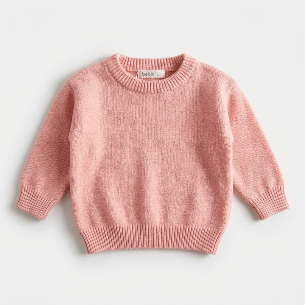 كنزة أطفال محبوكة ناعمة بلون وردي مريمي، بياقة مستديرة وتصميم يناسب الجنسين.