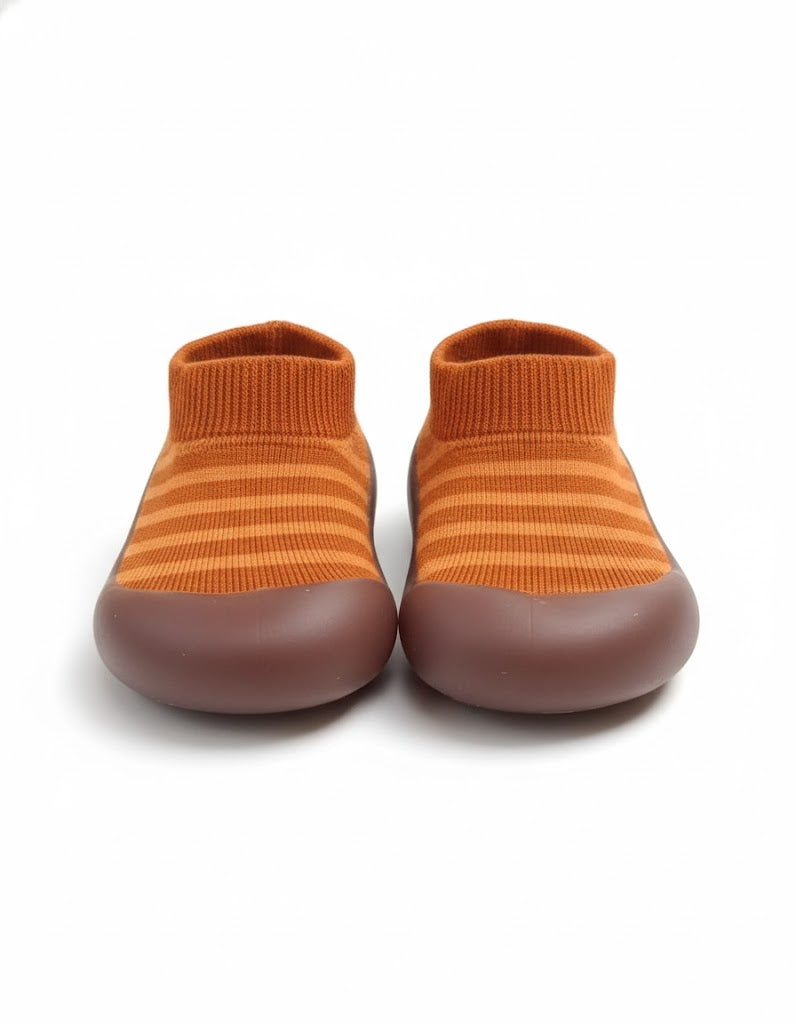 أحذية أطفال لطيفة برسومات كرتونية مانعة للانزلاق – خطوات ناعمة وآمنة لأولى مغامرات طفلك.