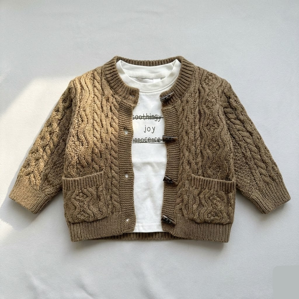 كارديجان شتوي للأطفال مع قميص قطني - تصميم أنيق وأزرار خشبية