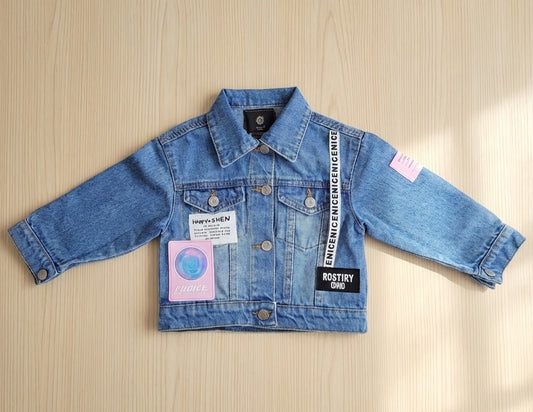 جاكيت جينز أطفال عصري ببادجات "ستريت ستايل" وتفاصيل مميزة - أزرق