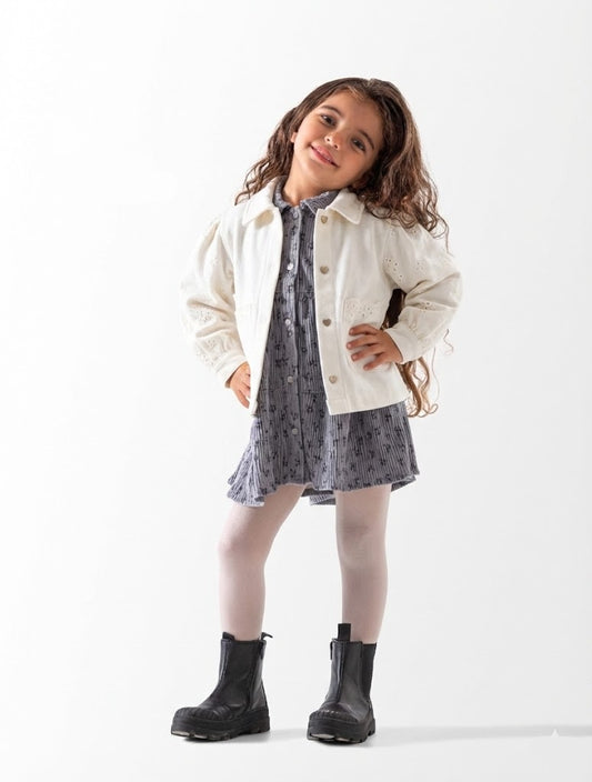 جاكيت بناتي أنيق باللون الكريمي -  بأزرار قلوب وتفاصيل دانتيل ناعمة