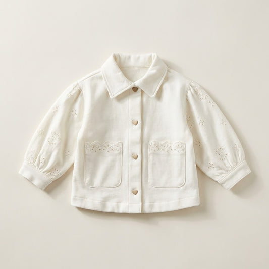 جاكيت بناتي أنيق باللون الكريمي -  بأزرار قلوب وتفاصيل دانتيل ناعمة