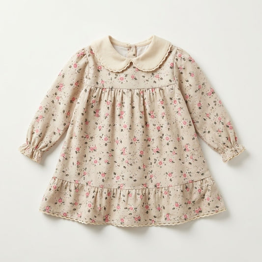 فستان بناتي كلاسيكي باللون البيج مع نقشة زهور رقيقة - خامة ناعمة وأكمام طويلة