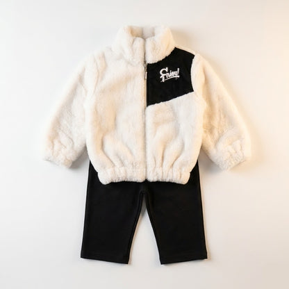 طقم شتوي فاخر للأطفال (قطعتان) – جاكيت فرو أبيض ناعم مع بنطلون أسود