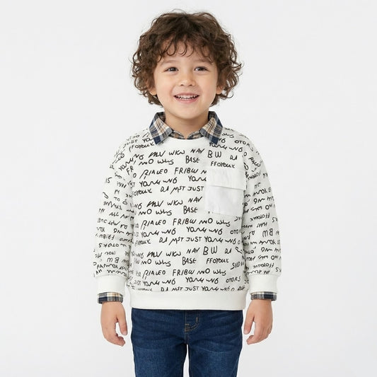 سويت شيرت أطفال ابيض منقوش بنمط كتابة يدوية وجيب كارغو أمامي.