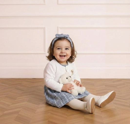 شتوي للفتيات الصغار: فستان كاروهات أنيق مع سترة ابيض وتوكه و كلون