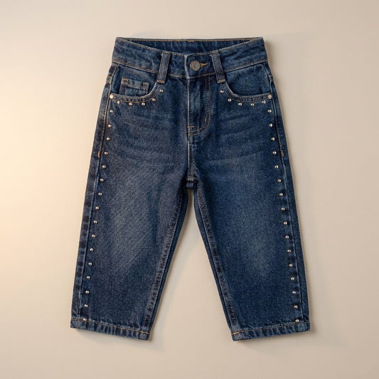 بنطلون جينز بناتي أزرق غامق مرصع بتفاصيل فضية لامعة – أناقة عصرية وراحة مثالية