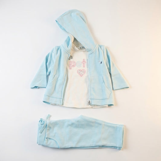 طقم أطفال "بيتي" ثلاثي القطع: سويت شيرت بغطاء رأس و شيرت وبنطال مريح باللون الأزرق السماوي