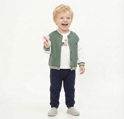 طقم أطفال ثلاثي القطع: سويت شيرت  و شيرت وبنطال مريح باللون الأخضر