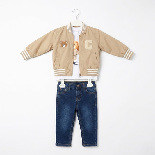 طقم أولادي كاجوال (3 قطع): جاكيت بومبر بيج أنيق، تيشيرت بتصميم الدب الرياضي، وبنطال جينز