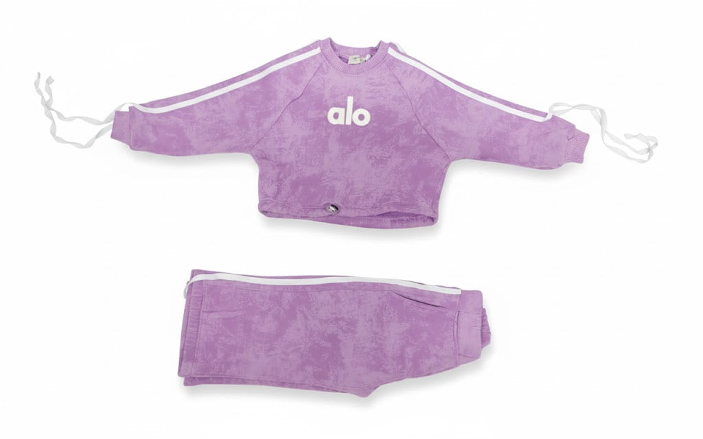 طقم "ألو" للأطفال - بلوزة قصيرة وسروال رياضي (Joggers) بلون بنفسجي فاخر